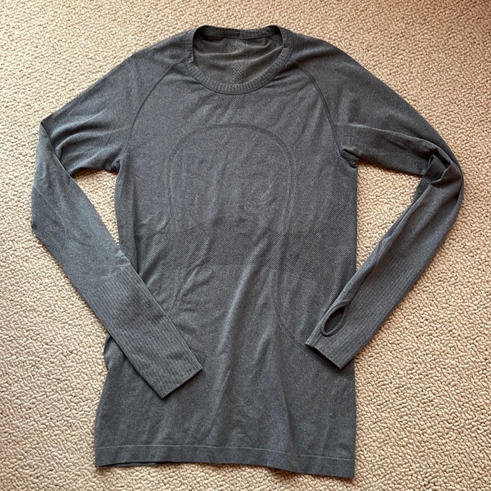 Lululemon long sleeve top gray with thumb holes size 10
